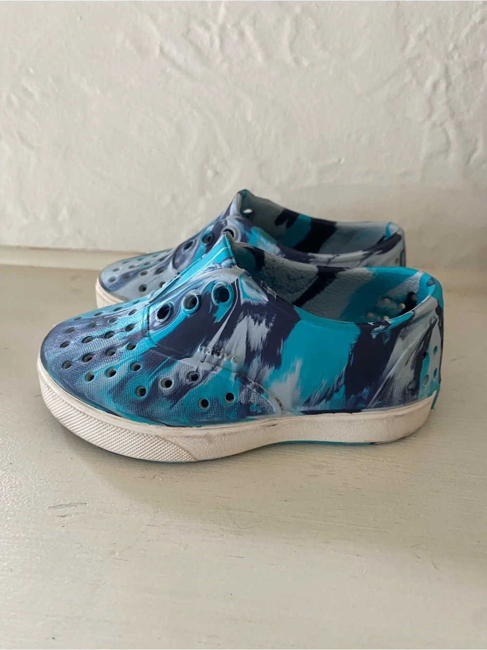 Native Kids Teal & Navy Marble Slip-On Water Shoes